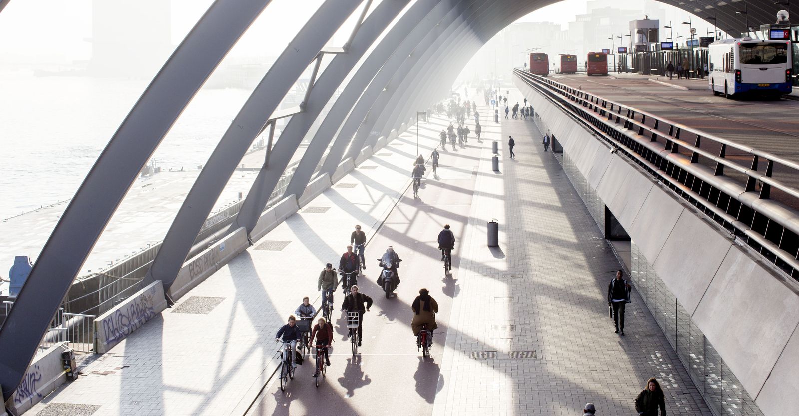 Expediție urbană în Amsterdam, un oraș pentru oameni