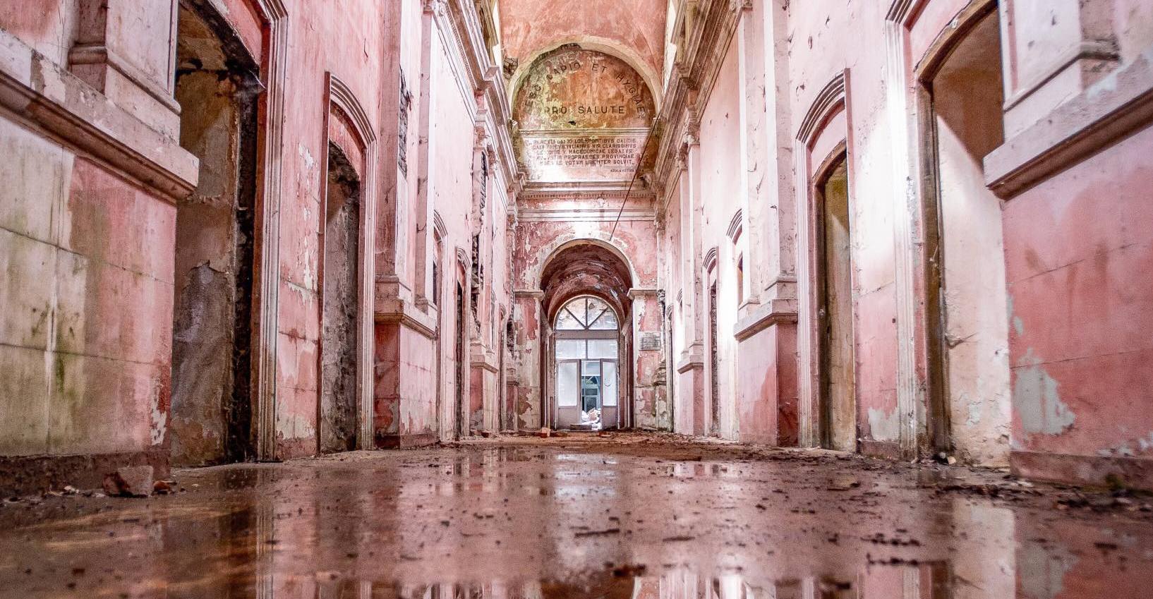 Campanie de donații pentru salvarea Băilor Neptun din Herculane. Un antreprenor va dubla suma strânsă până în 1 mai.