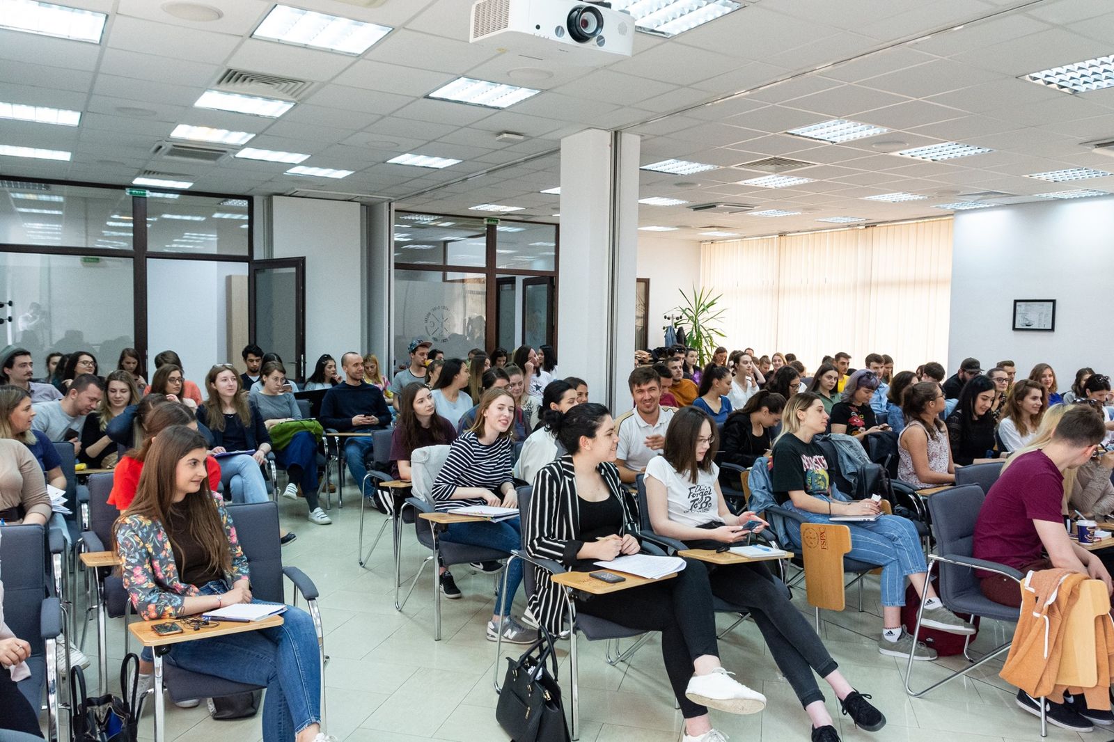 De la idee la afacere, un how-to în începerea unei cariere și gestionarea unei afaceri