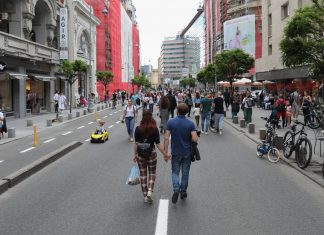 Idei pentru Cluj: Centrul Bucureștiului a devenit pietonal în weekend-uri, din 29 mai. Zeci de mii de oameni au ieșit pe străzi în primul weekend.