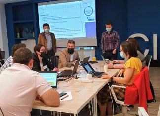 Tinerii profesioniști clujeni dobândesc abilități strategice legate de economia digitală, creând valoare în folosul lor și al comunității