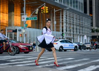 ROOTS, o colecție de haine “made in Cluj”, a făcut furori la o prezentare din cadrul New York Fashion Week 2021