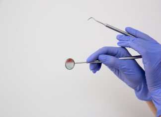 5 semne că trebuie să mergi urgent la stomatolog