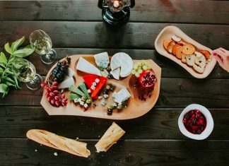 Tava din lemn pentru servire, o nouă modă în HoReCa