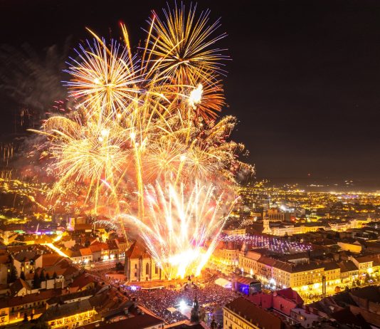 Revelion 2023 la Cluj-Napoca: concerte, spectacol de artificii și atmosferă de sărbătoare în Piața Unirii