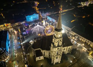 Mii de clujeni și turiști au participat la Revelionul 2023 din Piața Unirii din Cluj