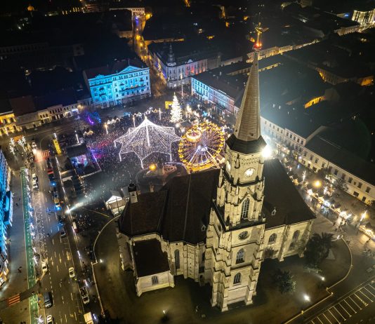 Mii de clujeni și turiști au participat la Revelionul 2023 din Piața Unirii din Cluj