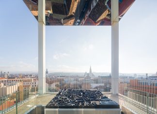 Turnul Pompierilor este deschis pentru vizitare publicului, accesul fiind gratuit