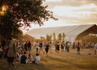 Începe Electric Castle: informații și detalii practice pentru o experiență fără griji