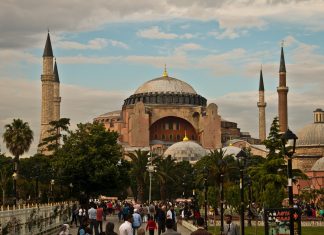 Reguli esențiale pe care să le respecți atunci când vizitezi o țară musulmană