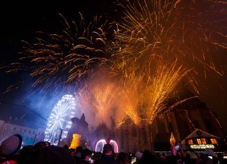 Peste 15.000 oameni au sărbătorit trecerea dintre ani în Piața Unirii din Cluj-Napoca