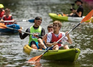 Sesiuni gratuite de caiac pe lacul Chios, în cadrul Sports Festival, oferite de Caiac SMile