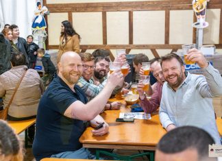 HerbstFest Cluj: 20.000 de oameni au savurat bere și preparate tradiționale germane în Piața Unirii