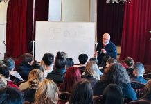 Dr. Cristian Andrei în dialog deschis cu elevi de la licee din Cluj-Napoca