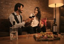 Întâlnire la tine acasă: 7 sfaturi despre cum să creezi o atmosferă romantică