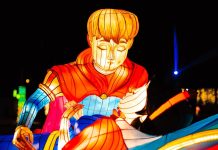 “Garden of Lights – Albă ca Zăpada”: Basmul prinde viață prin lumină în Grădina Botanică din Cluj