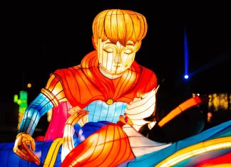 “Garden of Lights – Albă ca Zăpada”: Basmul prinde viață prin lumină în Grădina Botanică din Cluj