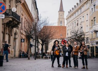 Ceai gratuit și concert stradal cu Mano & Gregor pe strada Universității din Cluj, pe 7 noiembrie