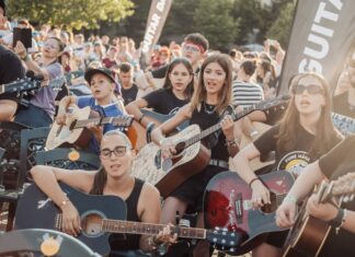 Guitar Day revine la Cluj cu Ducu Bertzi și Concertul Manifest al comunității „Pune mâna pe chitară”