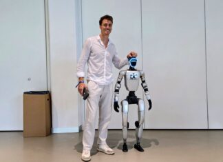 „Avatar” pentru logistică: un robot teleoperat testat în România ar putea deschide noi roluri pentru oameni cu dizabilități în depozite